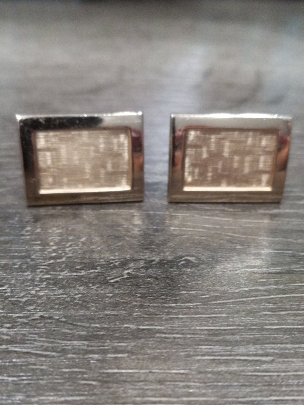 Hickok Men's Rectangular Metal Cufflinks in Light Gold
